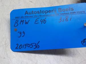 Usagé Commutateur combi colonne de direction BMW 3 serie (E46/4) 318i Prix € 45,00 Règlement à la marge proposé par Boels Autodemontage