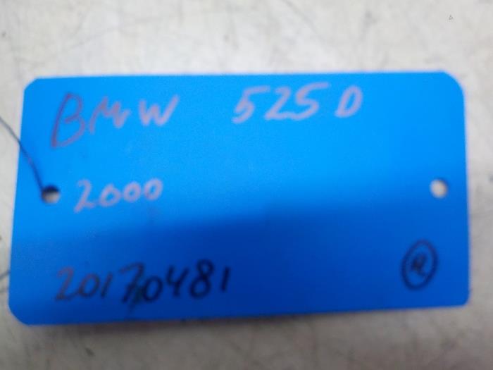 Używane Przelacznik kierunkowskazu BMW 5 serie (E39) 525d 24V Cena € 20,00 Procedura marży oferowane przez Boels Autodemontage