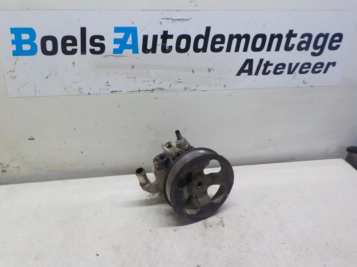 Usagé Pompe de direction Toyota RAV4 (A2) 2.0 16V VVT-i 4x4 Prix € 25,00 Règlement à la marge proposé par Boels Autodemontage