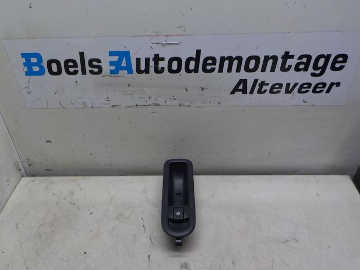 Electric window switch from a Renault Twingo II (CN) 1.2 16V 2013