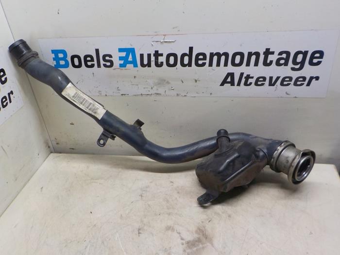 Begagnade Påfyllningsrör, bränsletank Mercedes E (W211) 4.0 E-400 CDI 32V Pris € 35,00 Marginaltabell erbjuds av Boels Autodemontage