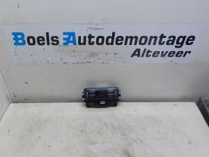 Usagé Panneau climatronic Mercedes E (W211) 4.0 E-400 CDI 32V Prix € 35,00 Règlement à la marge proposé par Boels Autodemontage