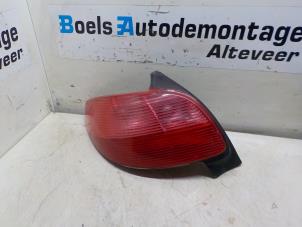 Used Taillight, left Peugeot 206 (2A/C/H/J/S) 1.4 XR,XS,XT,Gentry Price € 25,00 Margin scheme offered by Boels Autodemontage