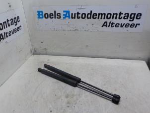 Usagé Kit amortisseur gaz hayon Volkswagen Golf V (1K1) 1.9 TDI Prix € 20,00 Règlement à la marge proposé par Boels Autodemontage