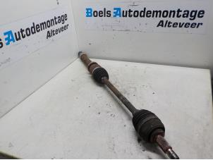 Used Front drive shaft, right Renault Clio III (BR/CR) 1.2 16V 75 Price on request offered by Boels Autodemontage