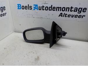Used Wing mirror, left Renault Clio III (BR/CR) 1.2 16V 75 Price € 35,00 Margin scheme offered by Boels Autodemontage