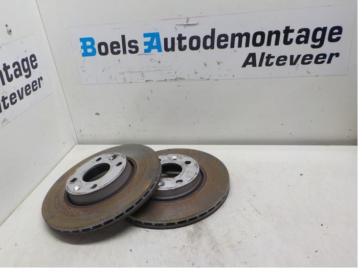 Front brake disc from a Renault Clio III (BR/CR) 1.2 16V 75 2006