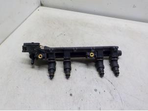 Used Fuel injector nozzle Renault Twingo (C06) 1.2 16V Price € 25,00 Margin scheme offered by Boels Autodemontage