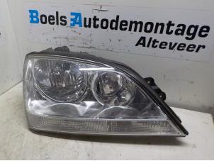 Used Headlight, right Kia Sorento I (JC) 2.5 CRDi 16V Price € 50,00 Margin scheme offered by Boels Autodemontage