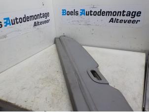 Used Luggage compartment cover Kia Sorento I (JC) 2.5 CRDi 16V Price € 35,00 Margin scheme offered by Boels Autodemontage