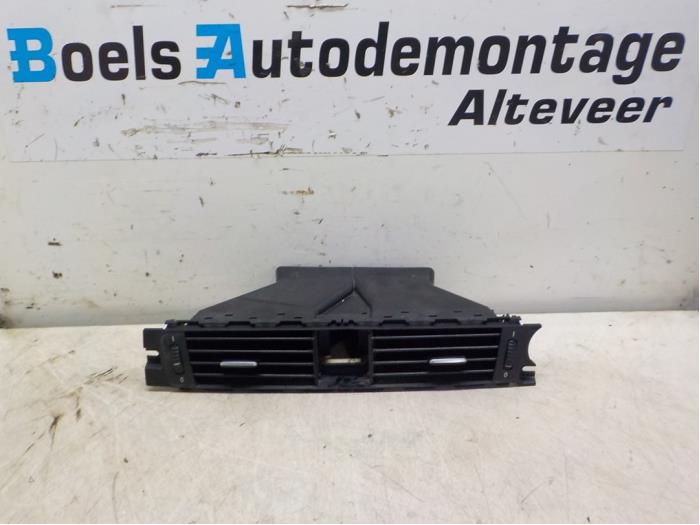 Dashboard vent from a BMW 3 serie (E90) 320d 16V 2007