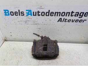 Used Front brake calliper, right Peugeot 207 SW (WE/WU) 1.6 HDi 16V Price € 35,00 Margin scheme offered by Boels Autodemontage