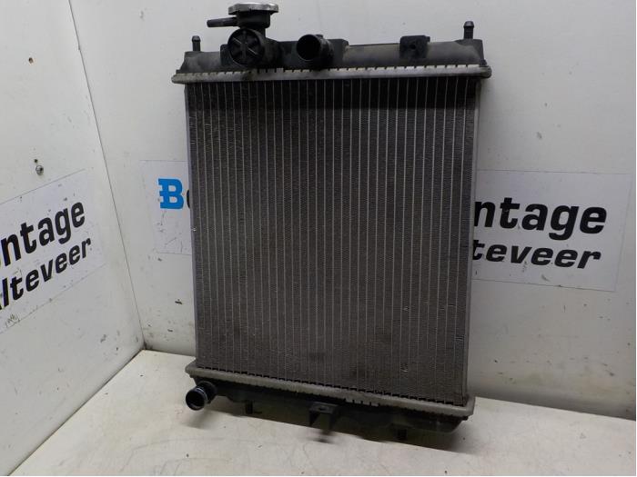 Radiateur d'eau d'un Nissan Micra (K11) 1.0 L,LX 16V 1996