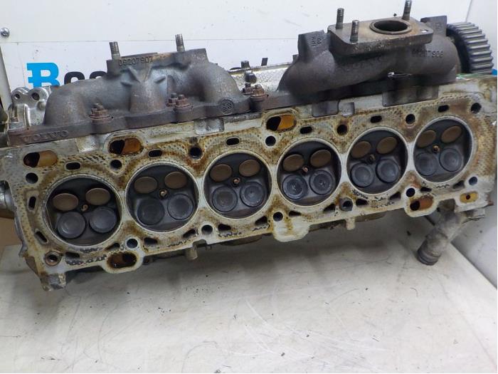 Cylinder head from a Volvo S80 (TR/TS) 2.8 T6 24V 2001