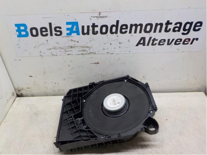 Używane Subwoofer BMW 1 serie (E81) 116i 1.6 16V Cena € 50,00 Procedura marży oferowane przez Boels Autodemontage