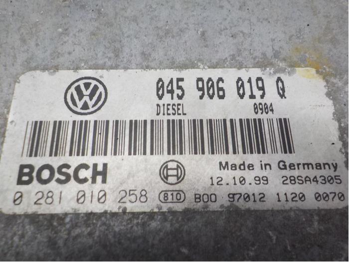 Ordinateur gestion moteur d'un Volkswagen Lupo (6X1)  2000