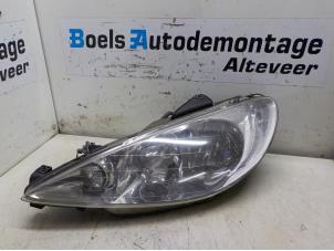 Used Headlight, left Peugeot 206 (2A/C/H/J/S) Price € 30,00 Margin scheme offered by Boels Autodemontage