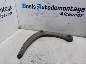 Used Front wishbone, left Peugeot 307 (3A/C/D) 1.6 16V Price € 35,00 Margin scheme offered by Boels Autodemontage
