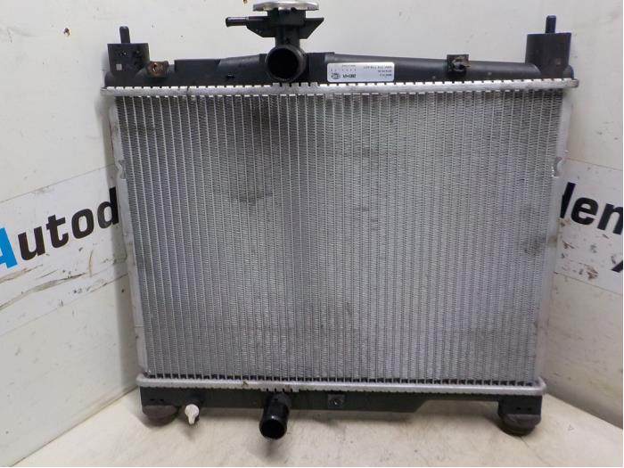 Radiator from a Ford Focus 1 Wagon 1.6 16V 2002