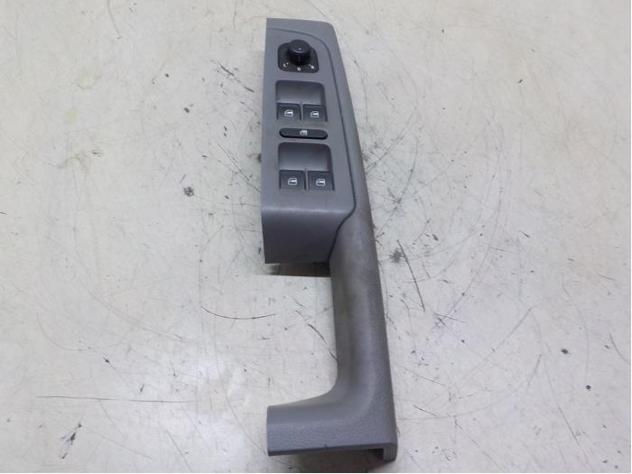 Usados Interruptor combinado de ventanillas Skoda Superb Combi (3TAC/TAF) 2.0 TDI 16V Precio € 45,00 Norma de margen ofrecido por Boels Autodemontage