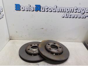Used Front brake disc Volkswagen Polo IV (9N1/2/3) 1.2 12V Price on request offered by Boels Autodemontage