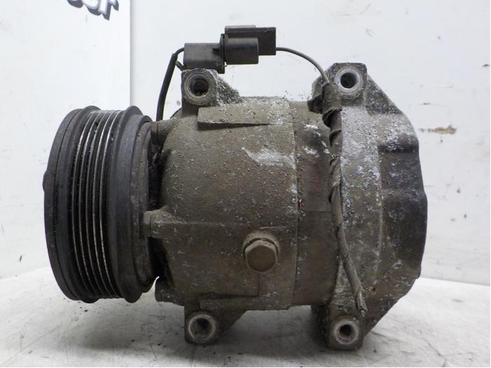 Air conditioning pump from a SsangYong Rexton 2.7 Xdi RX/RJ 270 16V 2005