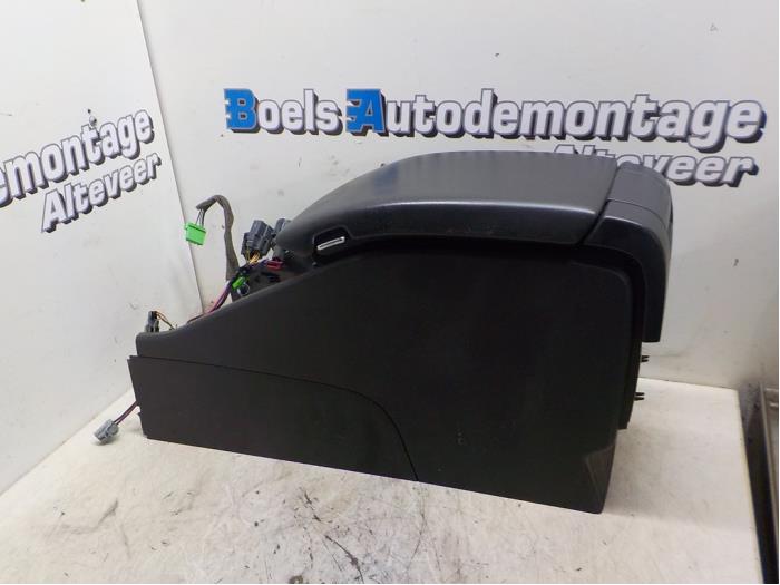 Begagnade Armstöd Volvo V70 (BW) 2.4 D 20V Pris € 75,00 Marginaltabell erbjuds av Boels Autodemontage