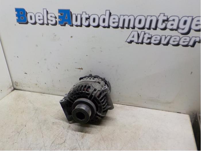 Dynamo from a Renault Clio II (BB/CB) 1.4 16V 2003