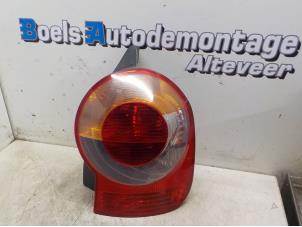 Usados Luz trasera derecha Renault Modus/Grand Modus (JP) 1.2 16V Precio de solicitud ofrecido por Boels Autodemontage