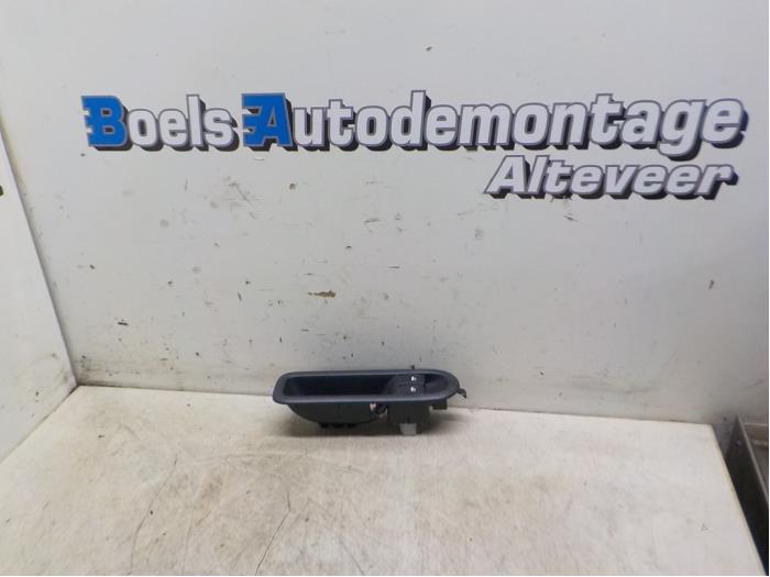 Usados Interruptor combinado de ventanillas Renault Clio III (BR/CR) 1.5 dCi 70 Precio € 25,00 Norma de margen ofrecido por Boels Autodemontage