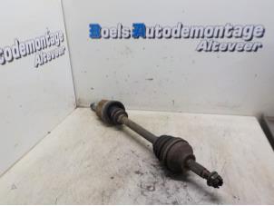 Used Front drive shaft, left Renault Clio III (BR/CR) 1.5 dCi 70 Price on request offered by Boels Autodemontage