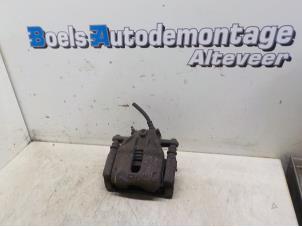 Used Front brake calliper, right Renault Clio III (BR/CR) 1.5 dCi 70 Price on request offered by Boels Autodemontage