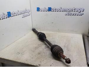 Used Front drive shaft, right Renault Clio III (BR/CR) 1.5 dCi 70 Price on request offered by Boels Autodemontage