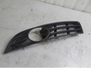 Used Fog light cover plate, right Volkswagen Passat (3C2) 1.9 TDI Price on request offered by Boels Autodemontage