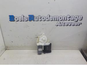 Usados Motor de ventanilla de puerta Volkswagen Passat Variant (3C5) 1.9 TDI Precio de solicitud ofrecido por Boels Autodemontage