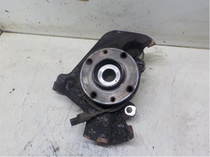 Front wheel hub from a Peugeot Bipper (AA) 1.4 HDi 2008