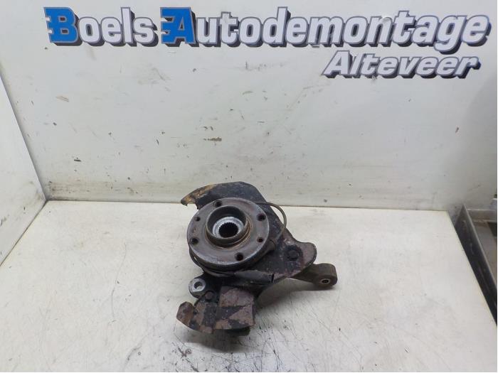 Front wheel hub from a Peugeot Bipper (AA) 1.4 HDi 2008