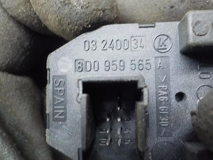 Interruptor de retrovisor de un Audi A3 (8L1) 1.8 20V Turbo 1999