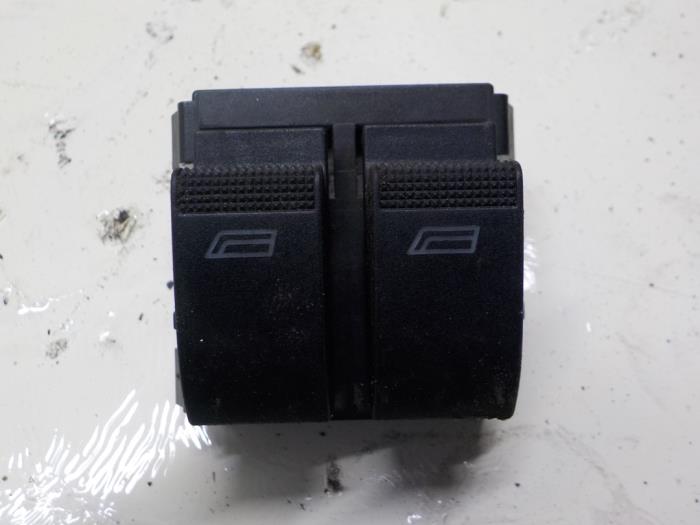 Usados Interruptor combinado de ventanillas Audi A3 (8L1) 1.8 20V Turbo Precio € 45,00 Norma de margen ofrecido por Boels Autodemontage