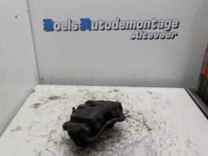 Used Front brake calliper, left Kia Carens III (FG) 2.0i CVVT 16V Price € 35,00 Margin scheme offered by Boels Autodemontage