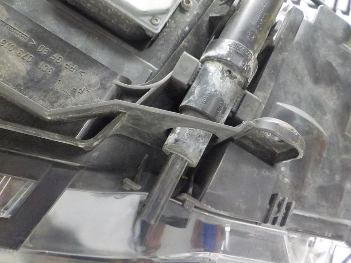 03057103 Headlight, right BMW 3 serie 318i - 1305235373 BOSCH