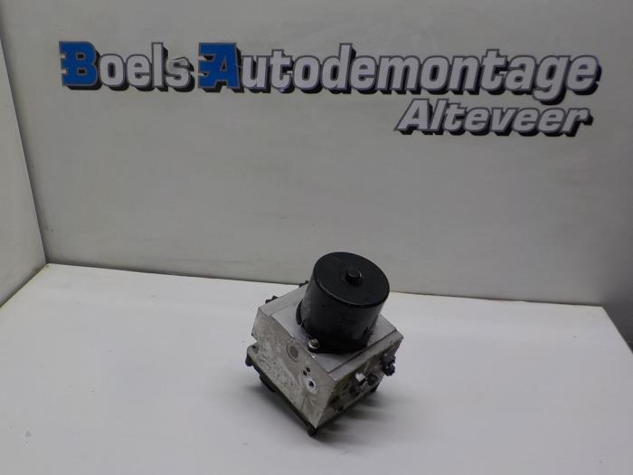 Begagnade ABS-pump Peugeot 407 SW (6E) 2.0 16V Pris € 75,00 Marginaltabell erbjuds av Boels Autodemontage