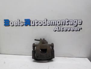 Usagé Etrier de frein (pince) avant droit Peugeot 107 1.0 12V Prix € 35,00 Règlement à la marge proposé par Boels Autodemontage