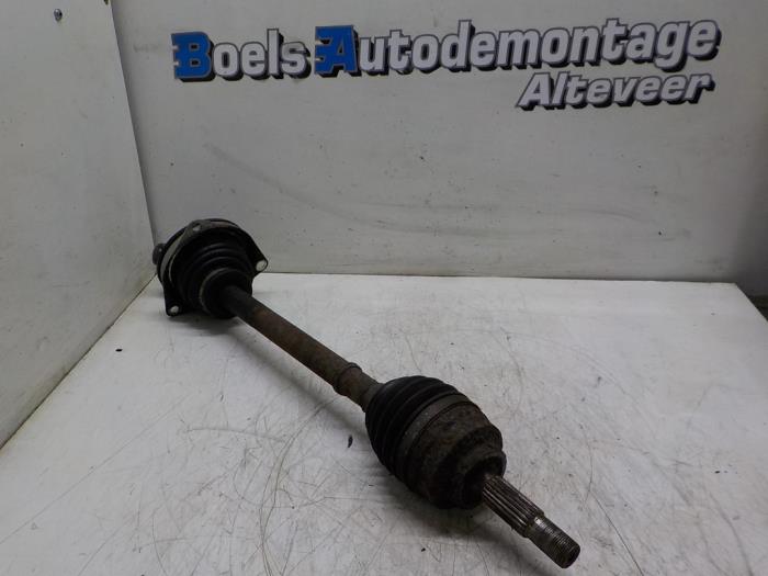 Front drive shaft, left from a Renault Kangoo Express (FC) 1.5 dCi 65 2005