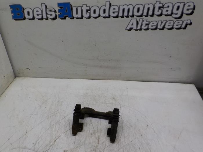Rear brake calliperholder, left from a Audi A3 (8P1) 1.4 TFSI 16V 2009