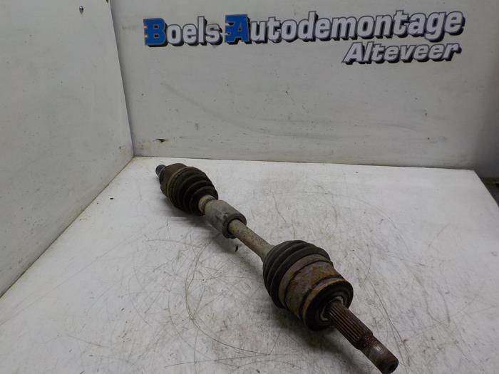 Gebrauchte Antriebswelle links vorne Mitsubishi Colt (CJ) 1.3 GL,GLX 12V Preis € 35,00 Margenregelung angeboten von Boels Autodemontage