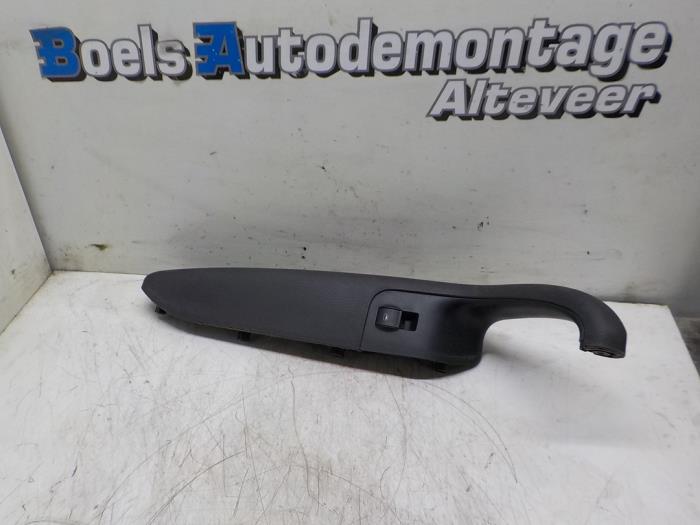 Usados Interruptor de ventanilla eléctrica Seat Exeo ST (3R5) 1.8 TSI 16V Precio € 20,00 Norma de margen ofrecido por Boels Autodemontage