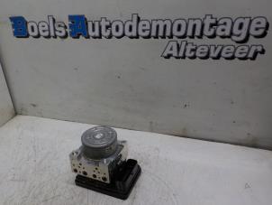 Begagnade ABS-pump Renault Megane IV Estate (RFBK) 1.2 Energy TCE 100 Pris € 125,00 Marginaltabell erbjuds av Boels Autodemontage