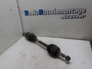 Used Front drive shaft, left Renault Clio III Estate/Grandtour (KR) 1.2 16V Price on request offered by Boels Autodemontage