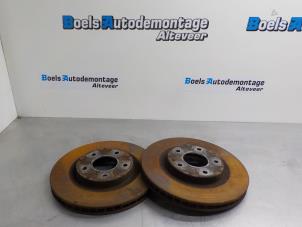 Used Front brake disc Nissan Qashqai (J10) 2.0 16V Price € 35,00 Margin scheme offered by Boels Autodemontage